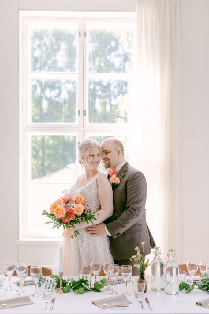 hääkuva juhlapaikassa Epaalan Anselmi